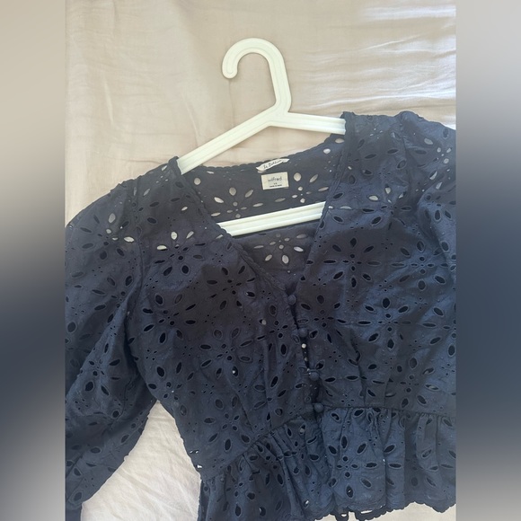 Black aritizia eyelet blouse in XS - Picture 4 of 9